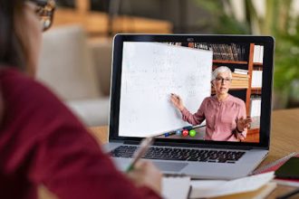 A teacher leads a virtual lesson, demonstrating how to move to online training.